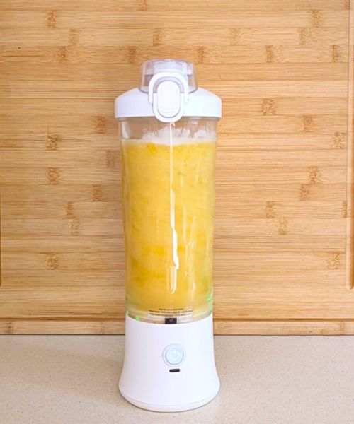 trituramos los ingredientes del batido de mango