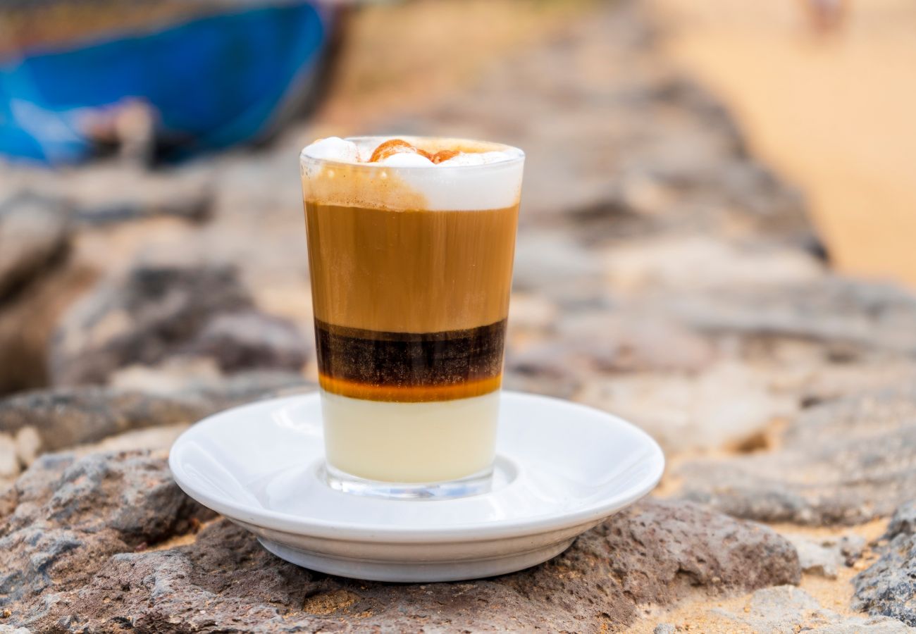 Café barraquito, descubre cómo preparar este café originario de las islas Canarias