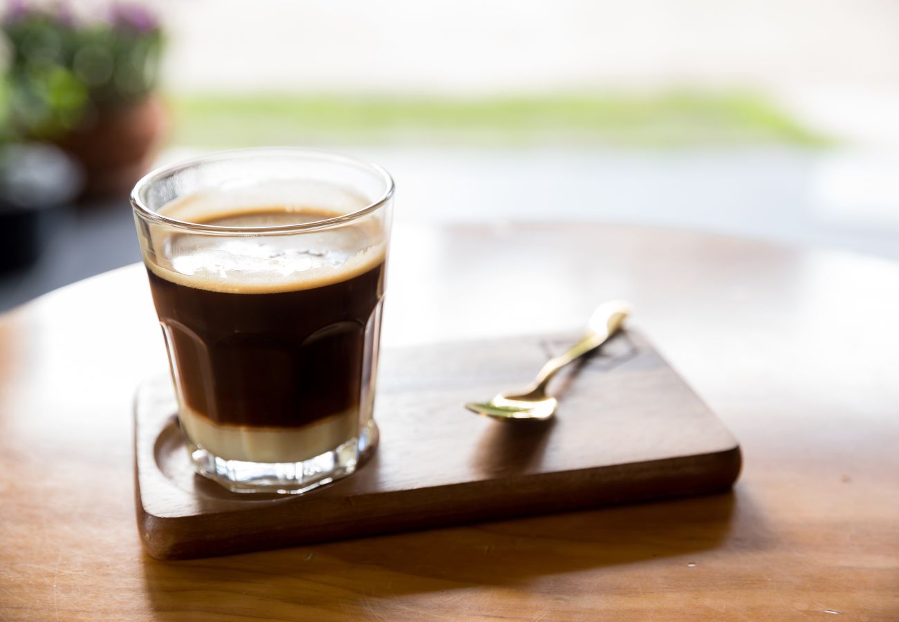 Café bombón, cómo hacer el café que fusiona el expresso con la leche condensada