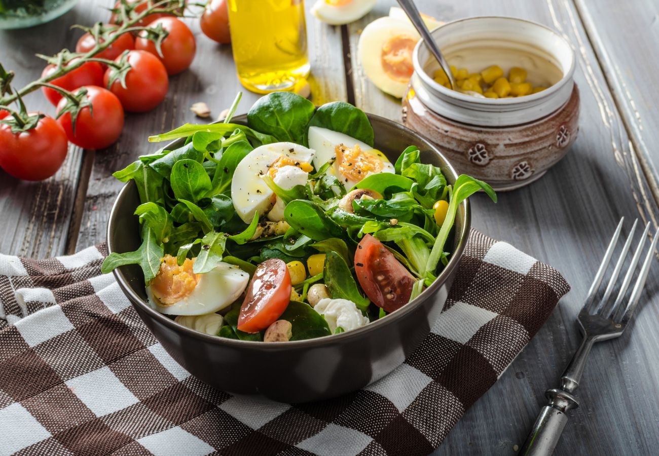 ensalada canónigos y atún, la receta ligera perfecta para la cena