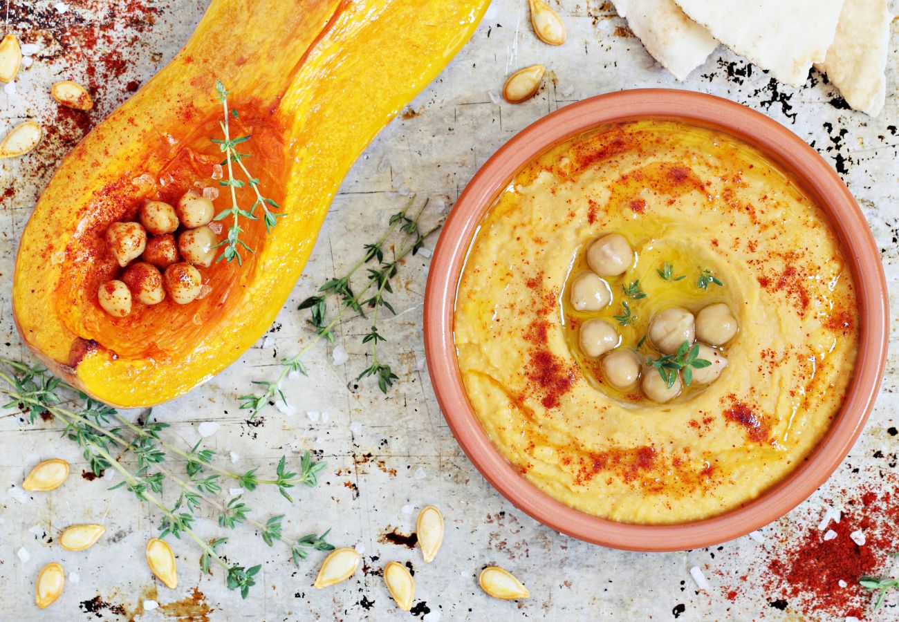 Hummus de calabaza asada con garbanzos, un dip perfecto para las tardes de otoño